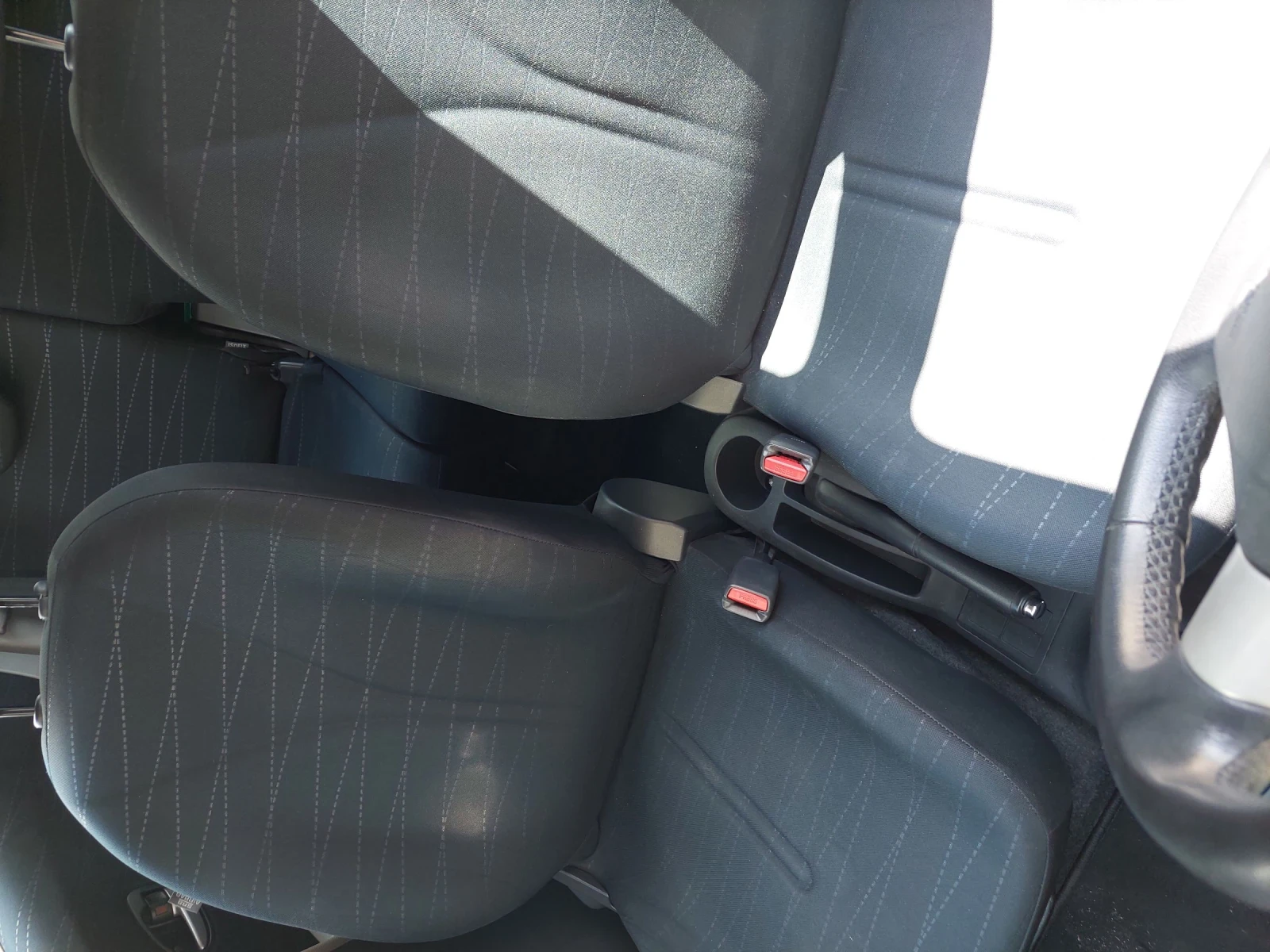 Toyota Yaris 1.3, снимка 6 - Автомобили и джипове - 54681352
