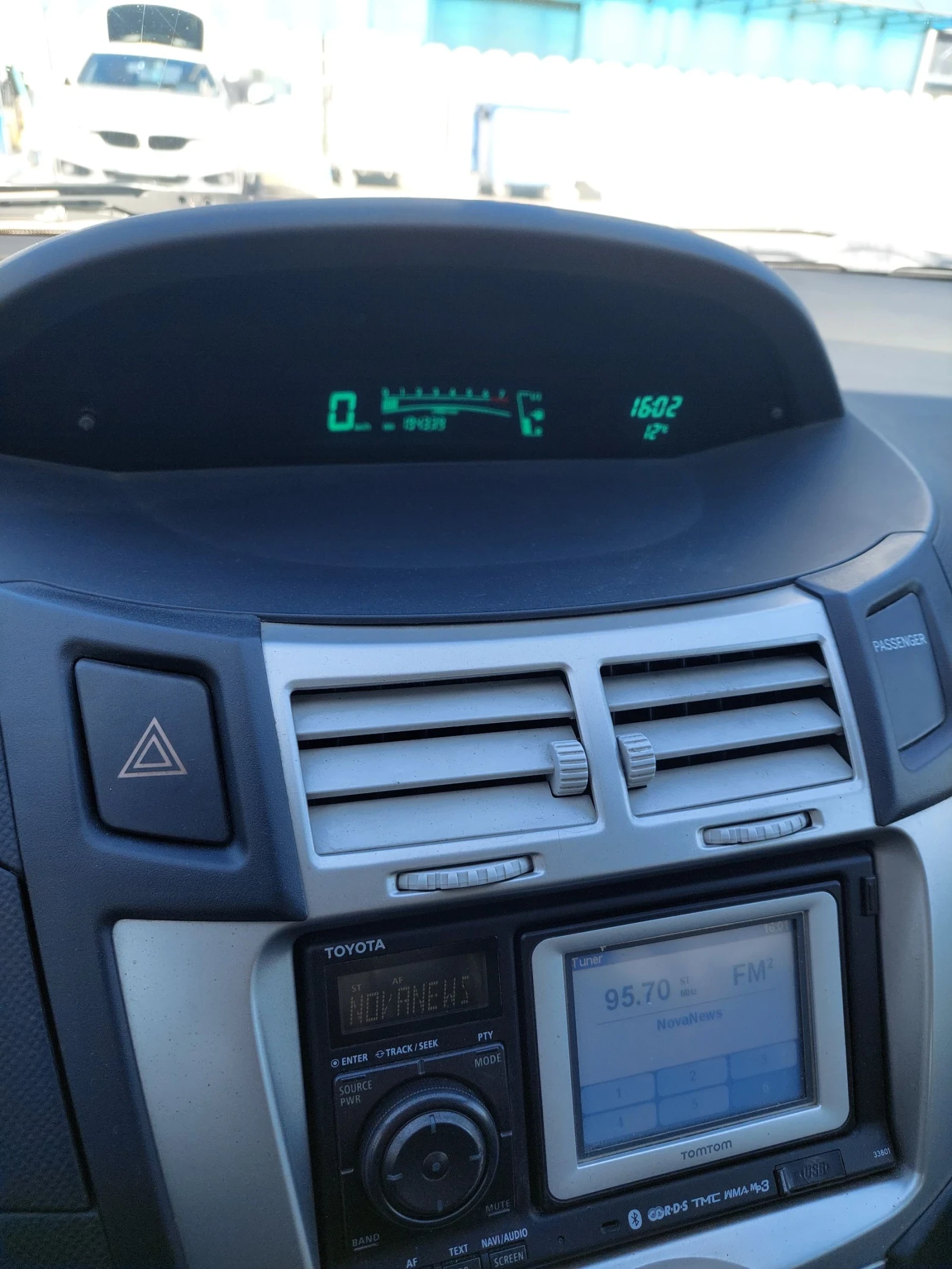 Toyota Yaris 1.3, снимка 7 - Автомобили и джипове - 54145025