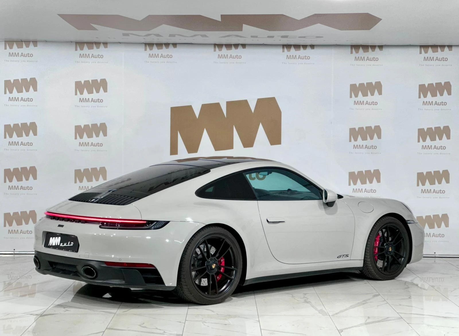 Porsche 911 Carrera 4 GTS* Carbon* Lift* SportChrono* BOSE, снимка 3 - Автомобили и джипове - 54227965