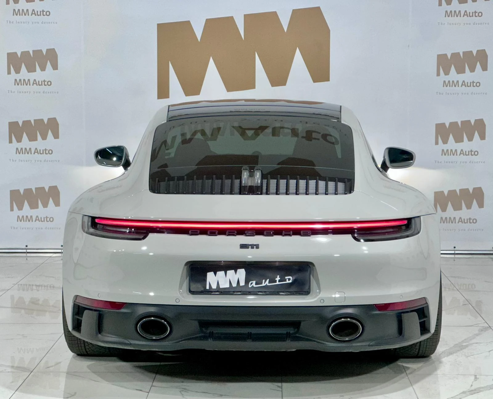 Porsche 911 Carrera 4 GTS* Carbon* Lift* SportChrono* BOSE, снимка 5 - Автомобили и джипове - 54227965