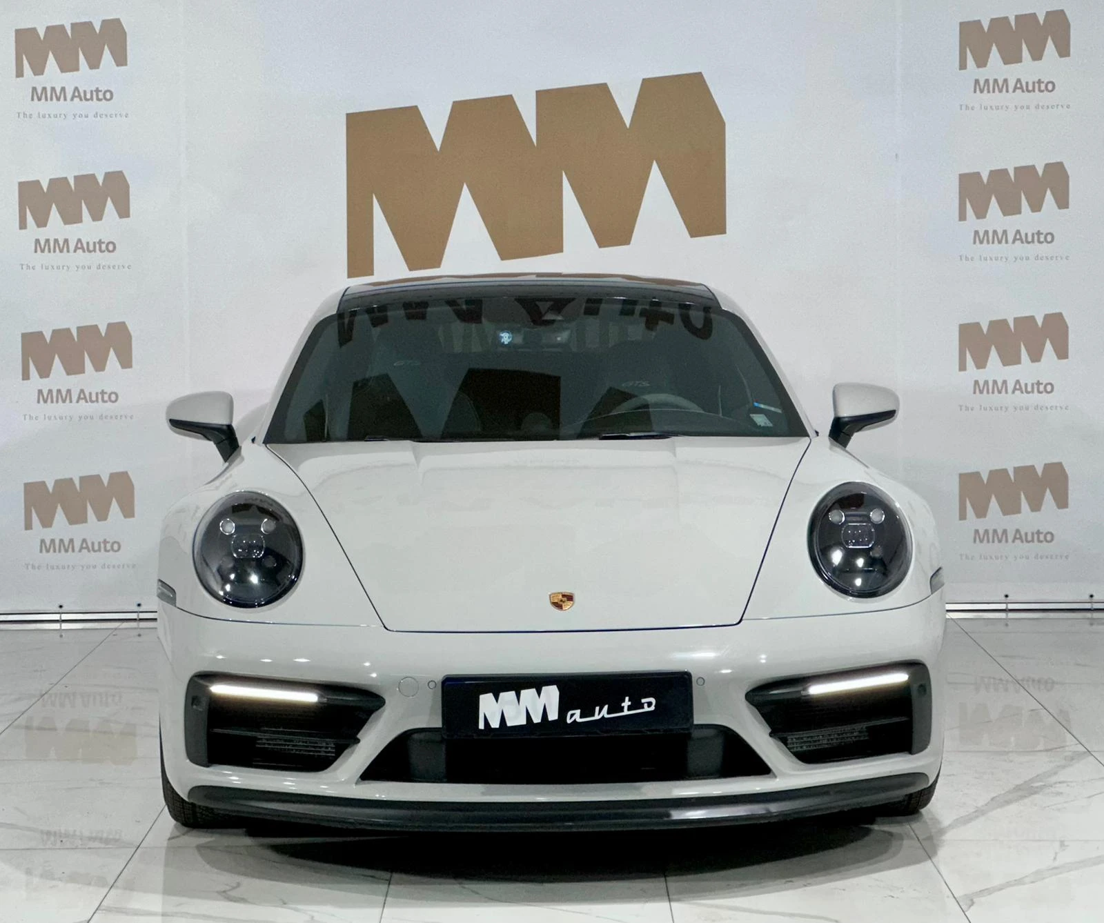 Porsche 911 Carrera 4 GTS* Carbon* Lift* SportChrono* BOSE, снимка 4 - Автомобили и джипове - 54227965