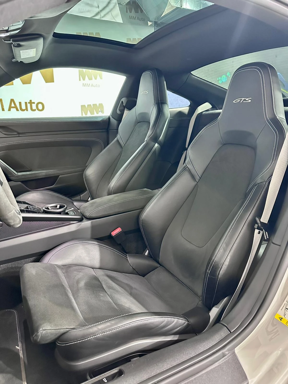 Porsche 911 Carrera 4 GTS* Carbon* Lift* SportChrono* BOSE, снимка 8 - Автомобили и джипове - 54227965