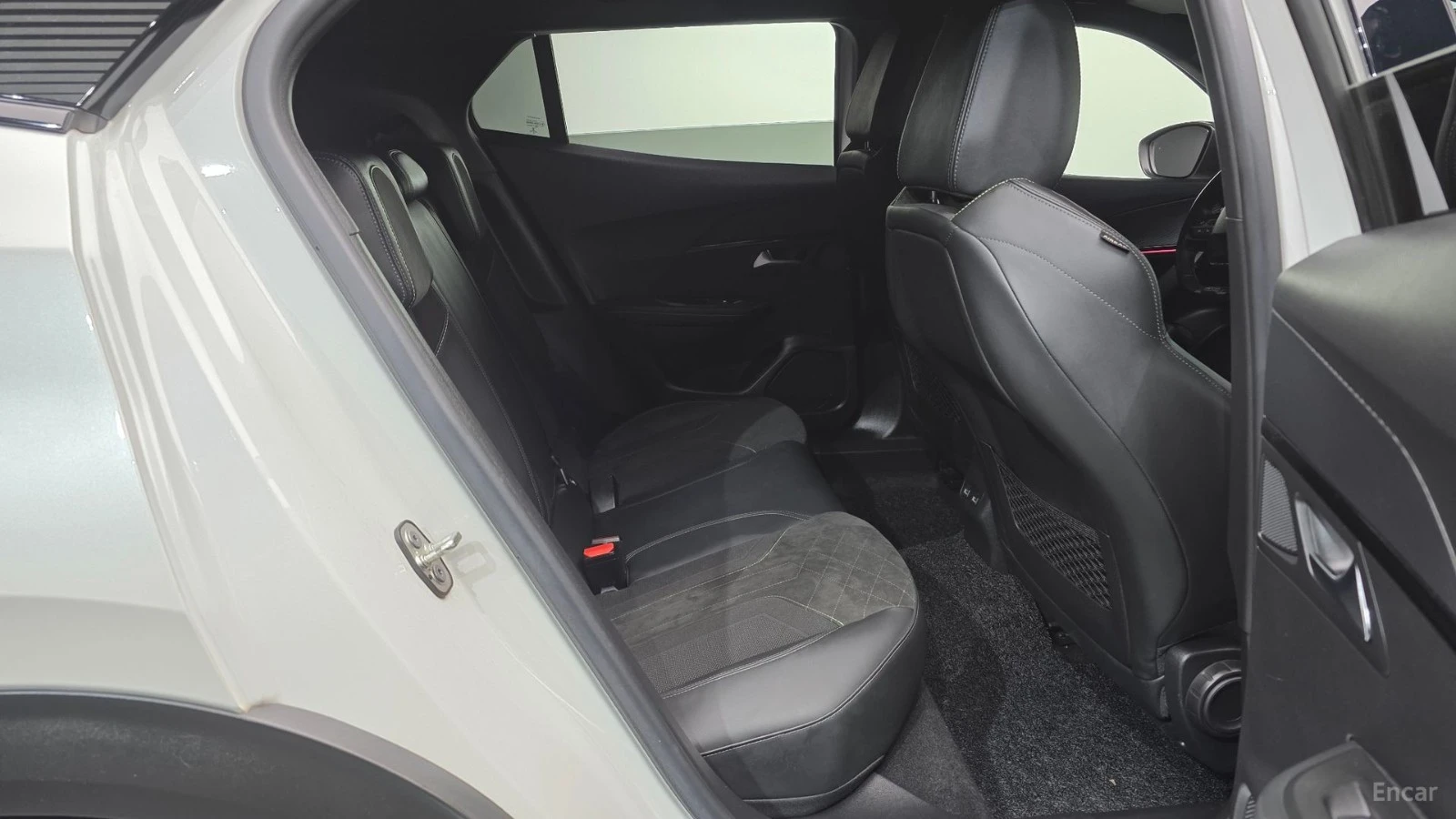 Peugeot 2008 GT LINE* КАМЕРА* ПОДГРЕВ* ПАНОРАМА, снимка 12 - Автомобили и джипове - 55615369