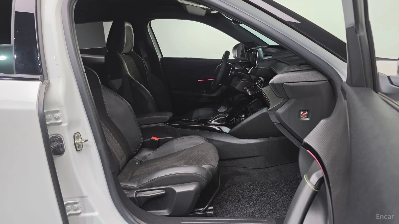 Peugeot 2008 GT LINE* КАМЕРА* ПОДГРЕВ* ПАНОРАМА, снимка 11 - Автомобили и джипове - 55615369