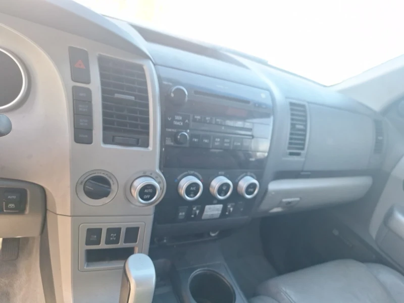Toyota Sequoia 5.7, снимка 10 - Автомобили и джипове - 53130772