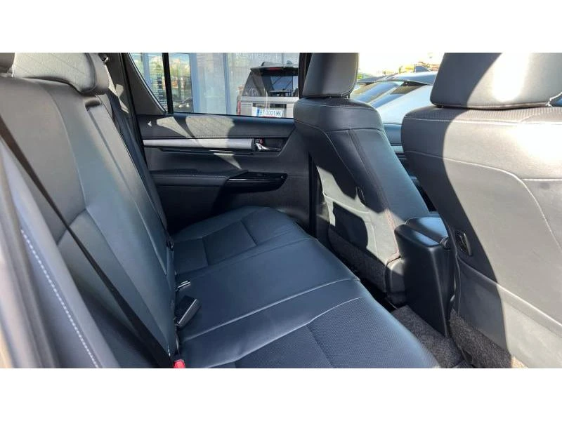 Toyota Hilux 2.8D Invincible, снимка 16 - Автомобили и джипове - 54352888