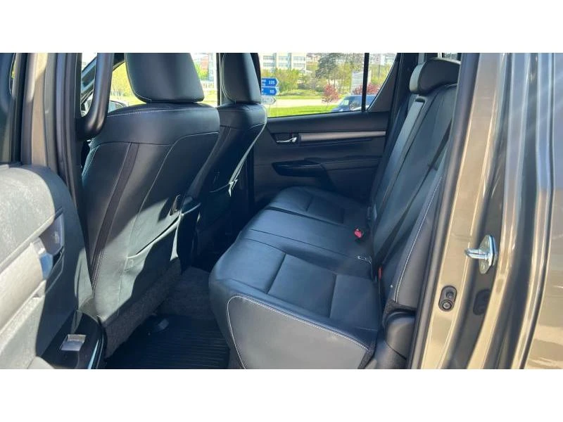 Toyota Hilux 2.8D Invincible, снимка 17 - Автомобили и джипове - 54352888