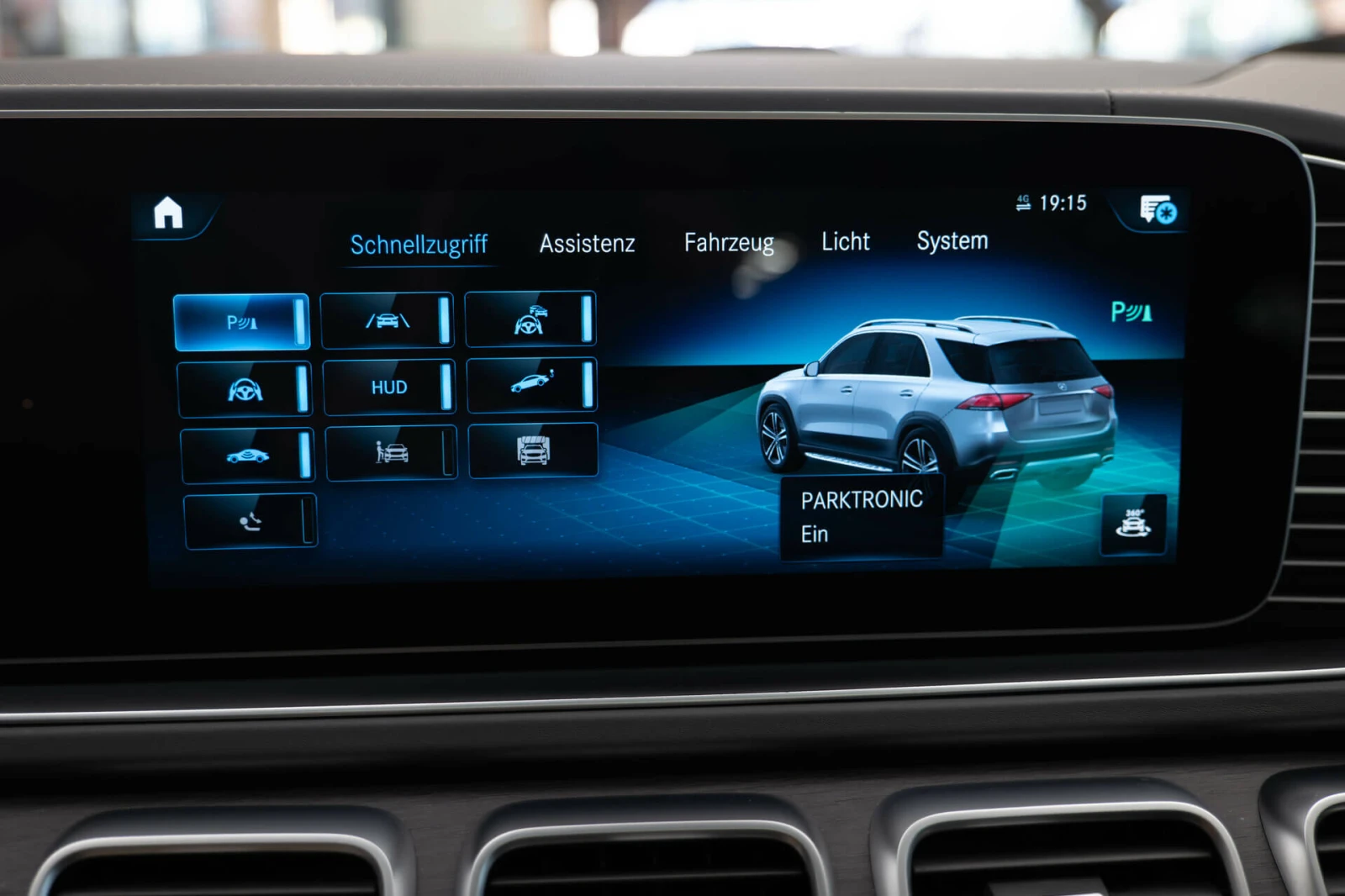 Mercedes-Benz GLE 580 AMG/Обдухване/Вакум/Алкантар/HuD/Burmester, снимка 14 - Автомобили и джипове - 53785397