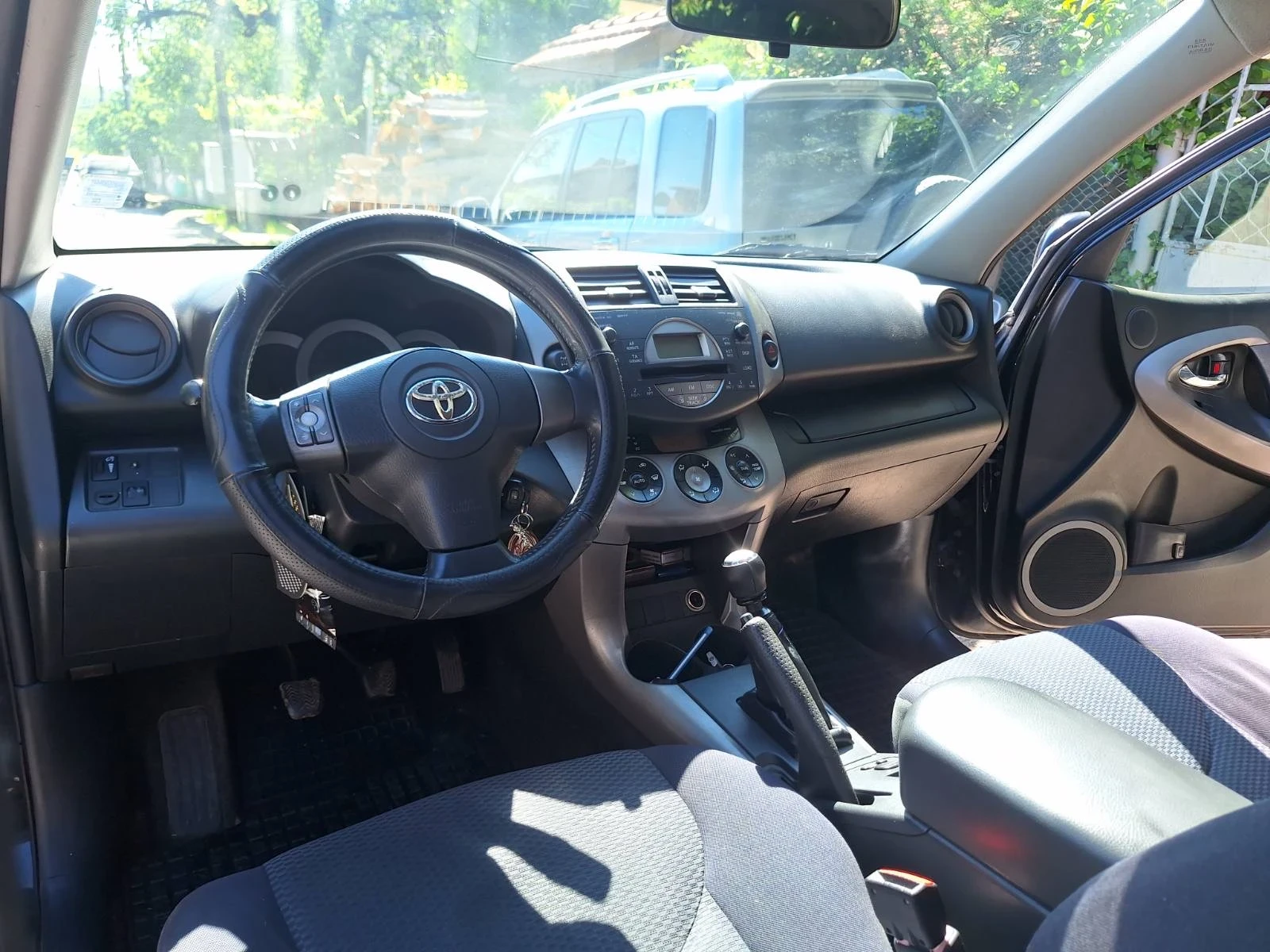 Toyota Rav4 2.2 136КС, снимка 7 - Автомобили и джипове - 54771547