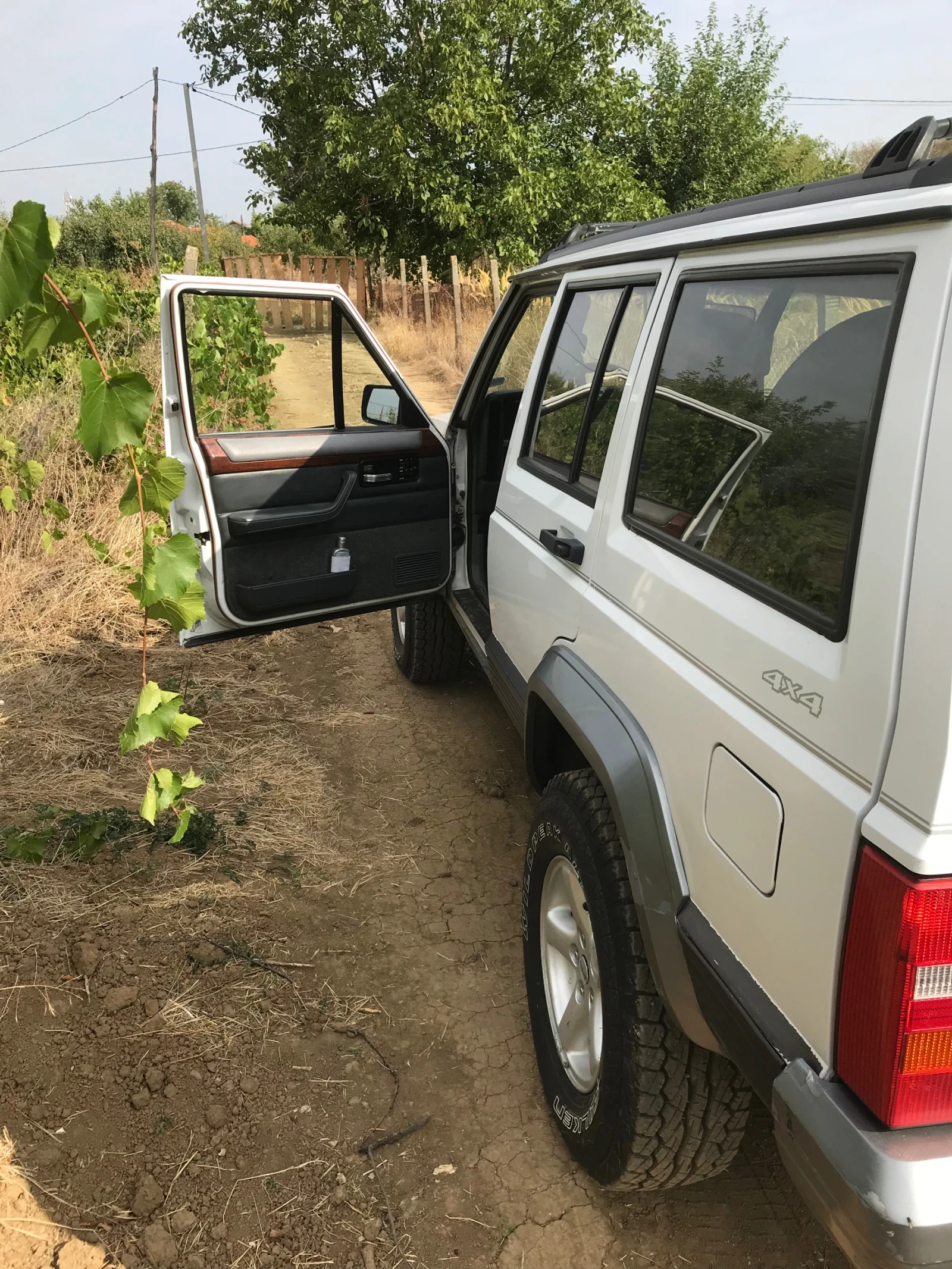 Jeep Cherokee, снимка 7 - Автомобили и джипове - 55709378