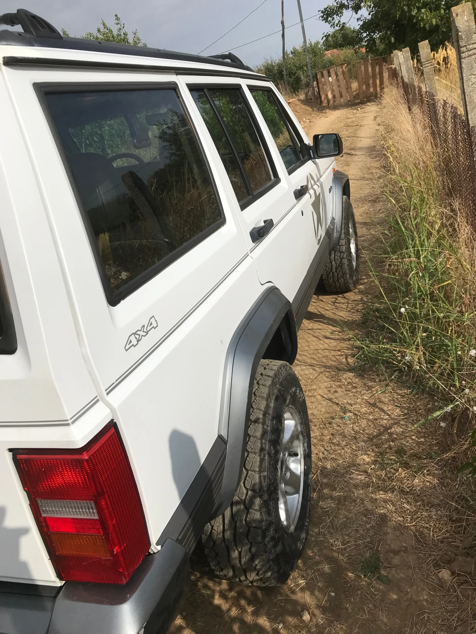 Jeep Cherokee, снимка 8 - Автомобили и джипове - 55709378