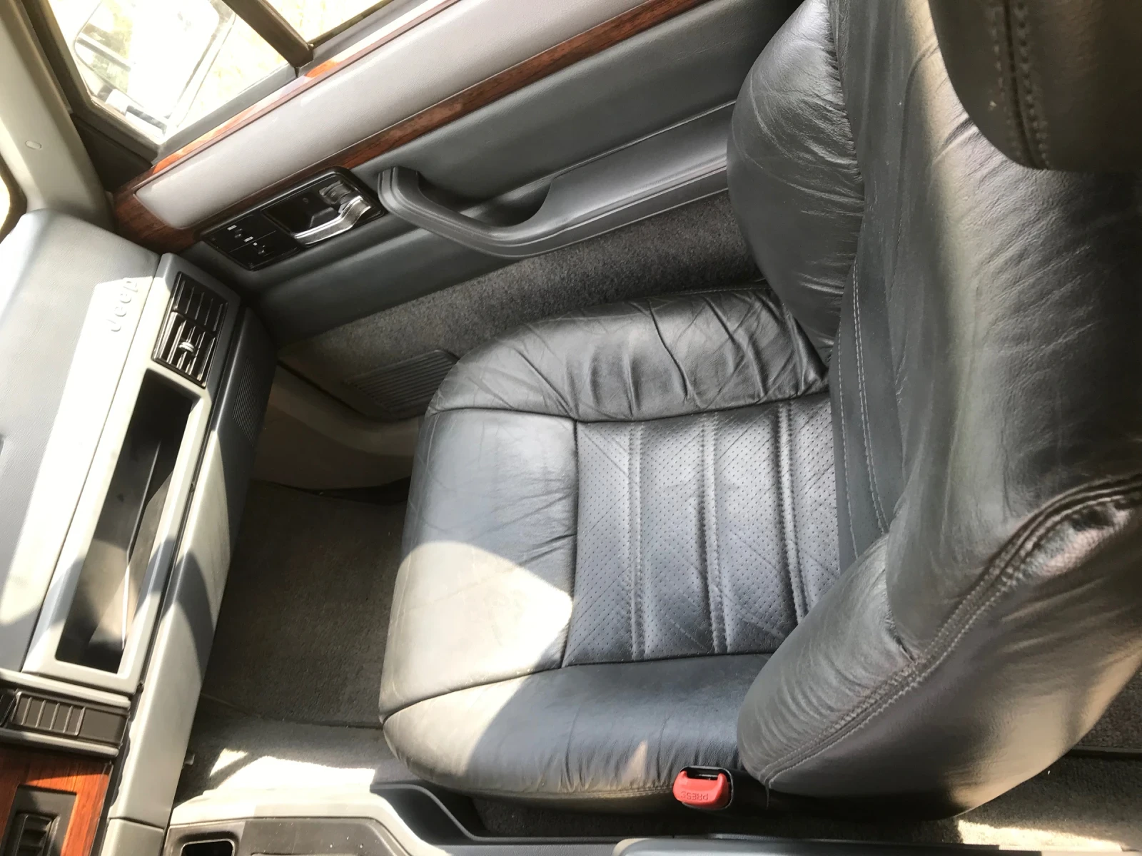 Jeep Cherokee, снимка 3 - Автомобили и джипове - 55709378