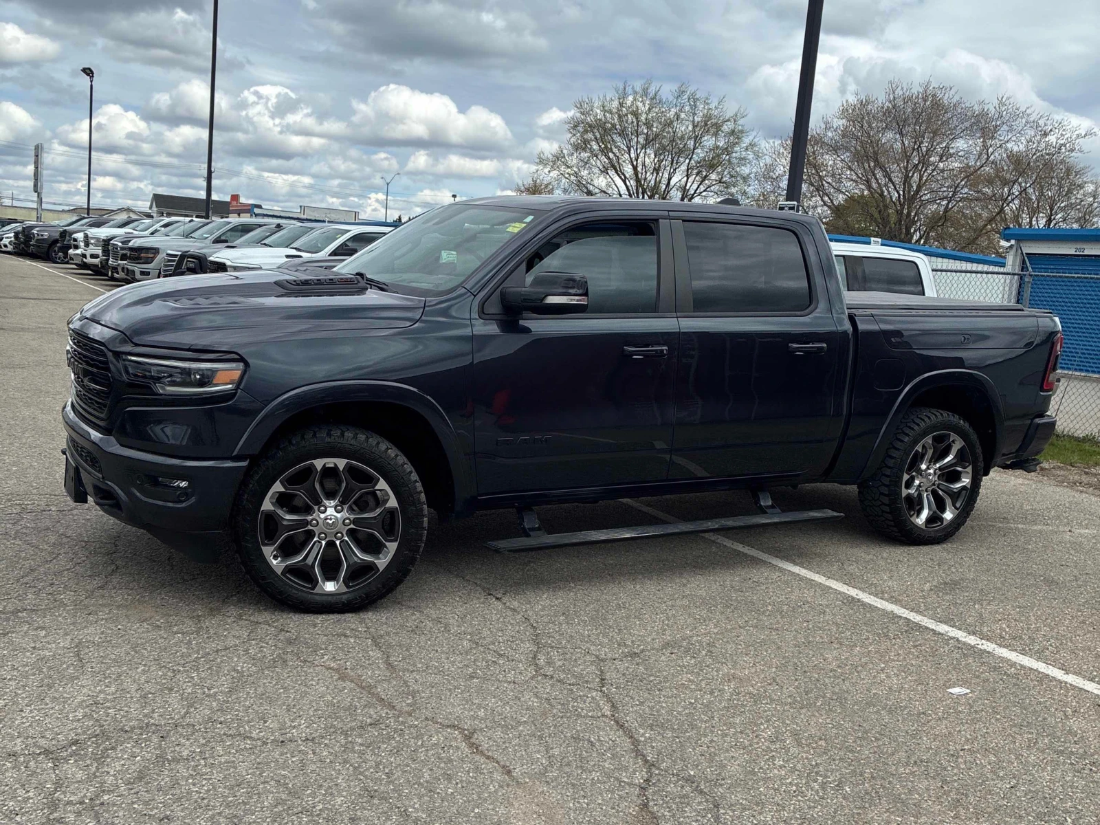 Dodge RAM 1500  Limited / 360 / Harman Kardon / Carfax , снимка 2 - Автомобили и джипове - 56067270
