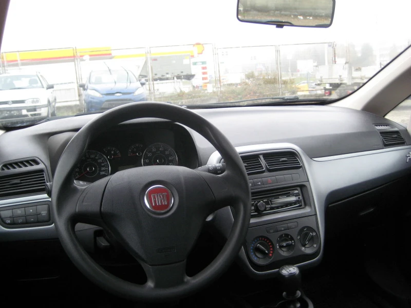 Fiat Punto 1.2, снимка 8 - Автомобили и джипове - 43326360