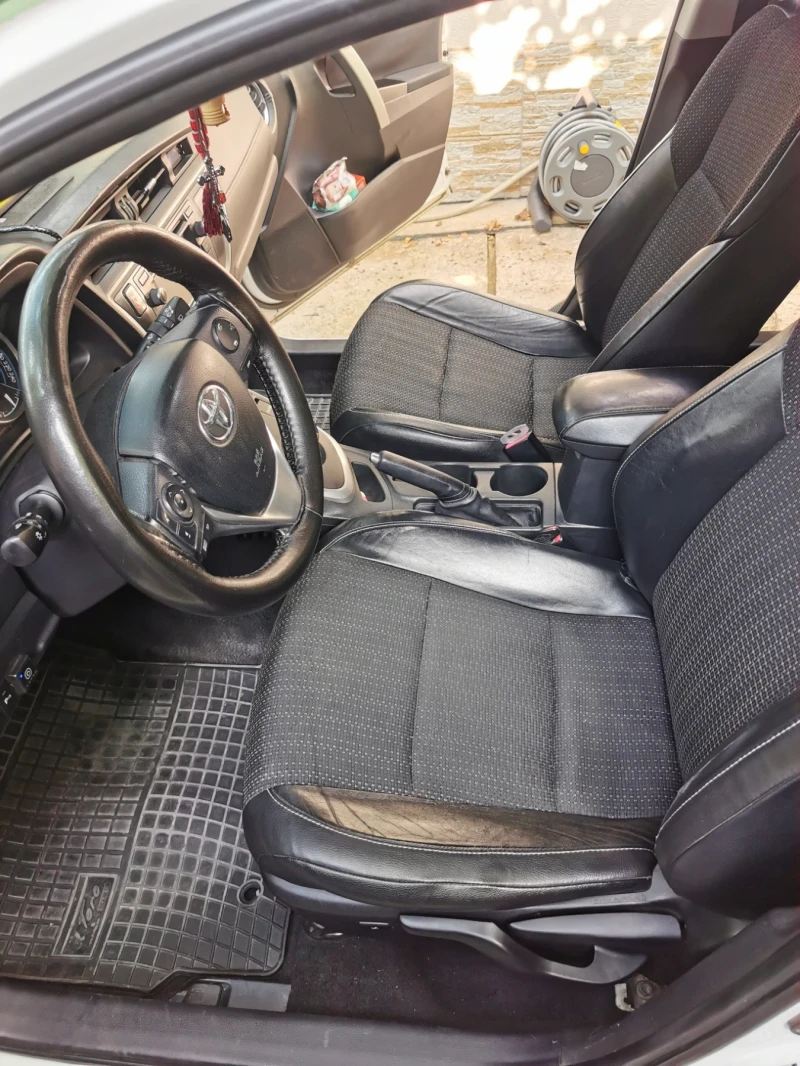 Toyota Auris, снимка 6 - Автомобили и джипове - 47334405