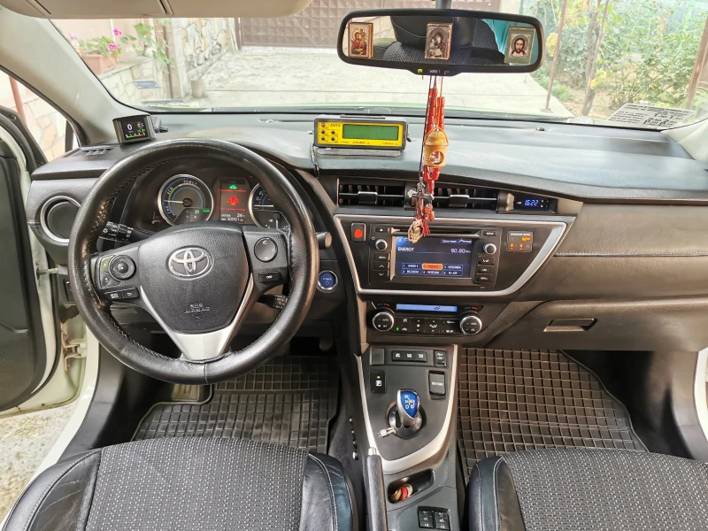 Toyota Auris, снимка 10 - Автомобили и джипове - 47334405