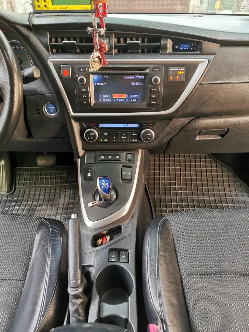 Toyota Auris, снимка 12 - Автомобили и джипове - 47334405