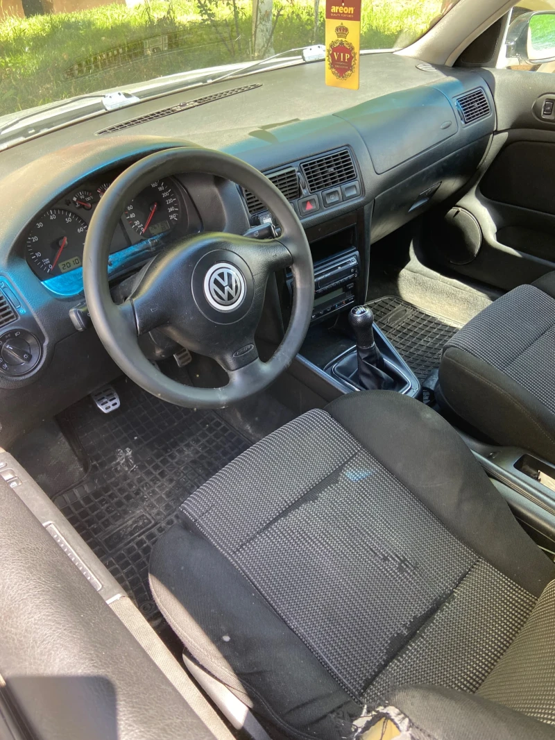 VW Golf 1.8 Turbo, снимка 6 - Автомобили и джипове - 47970376