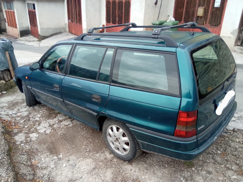 Opel Astra 1, 6, снимка 3 - Автомобили и джипове - 48238093