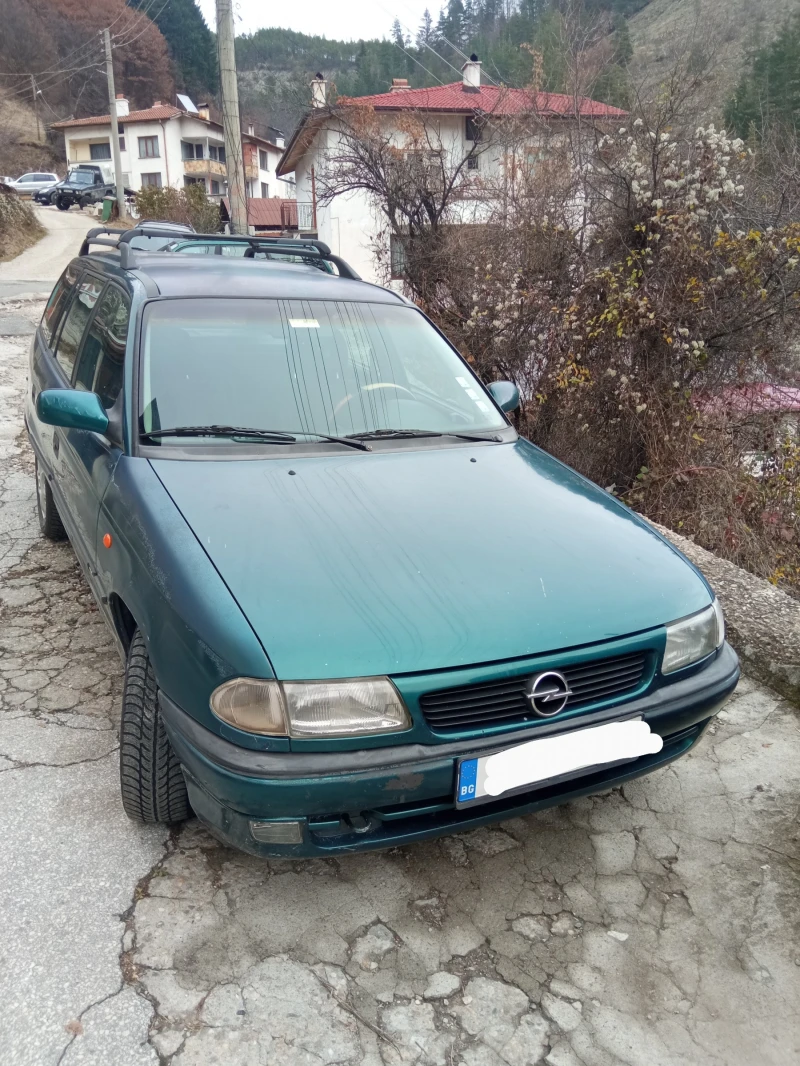 Opel Astra 1, 6, снимка 1 - Автомобили и джипове - 48238093