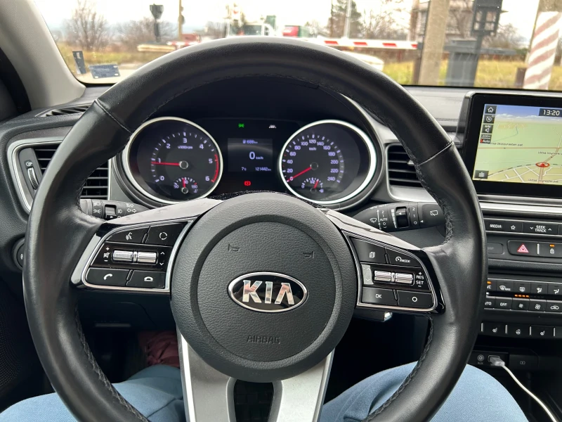 Kia Ceed SW, снимка 12 - Автомобили и джипове - 48499320