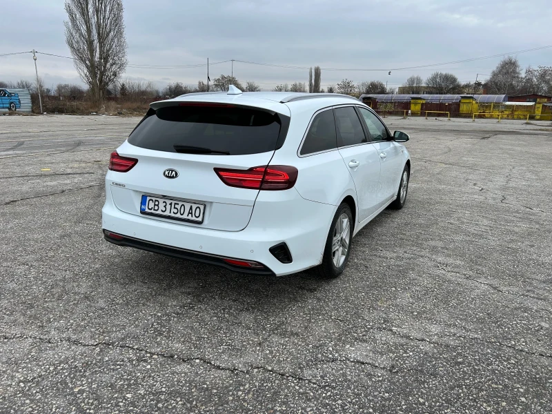 Kia Ceed SW, снимка 4 - Автомобили и джипове - 48499320