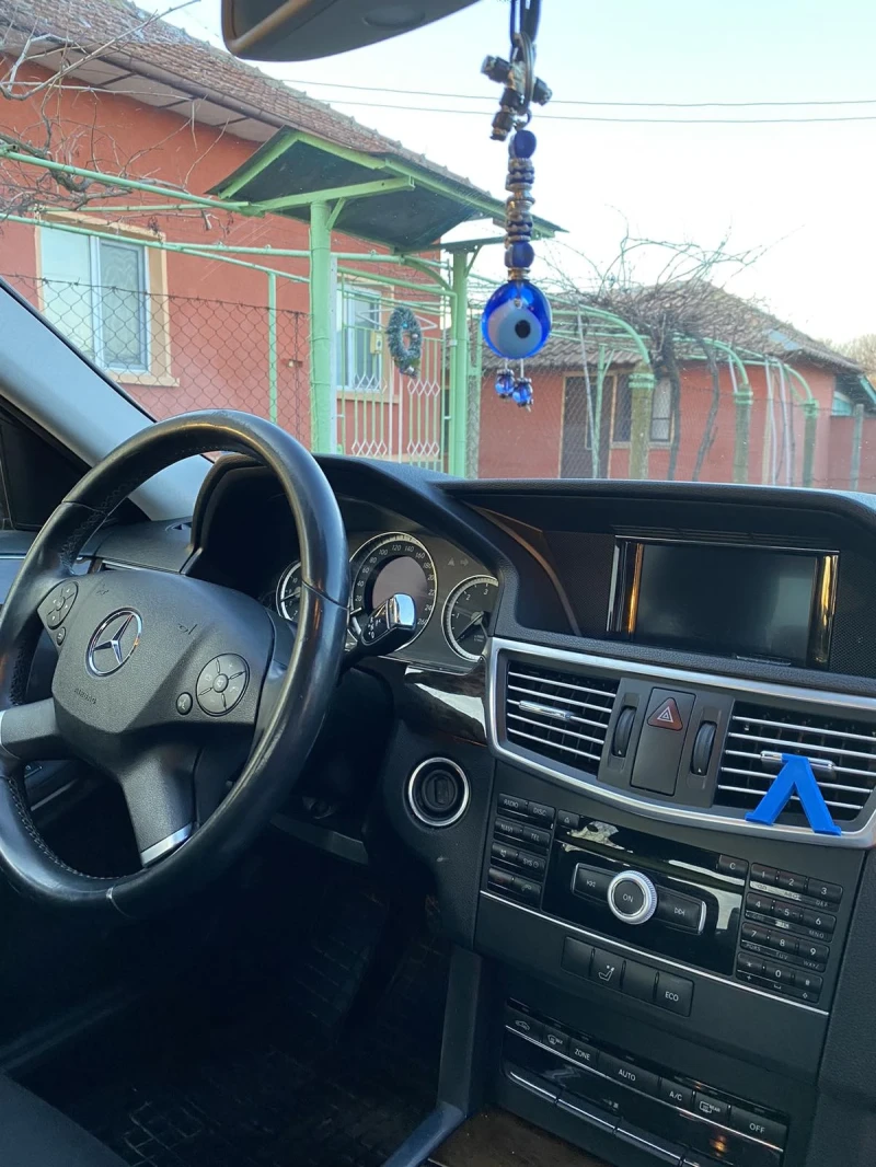 Mercedes-Benz 220, снимка 4 - Автомобили и джипове - 48682450