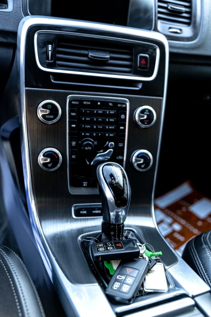 Volvo V60 Plug in Hybride , снимка 5 - Автомобили и джипове - 52337054