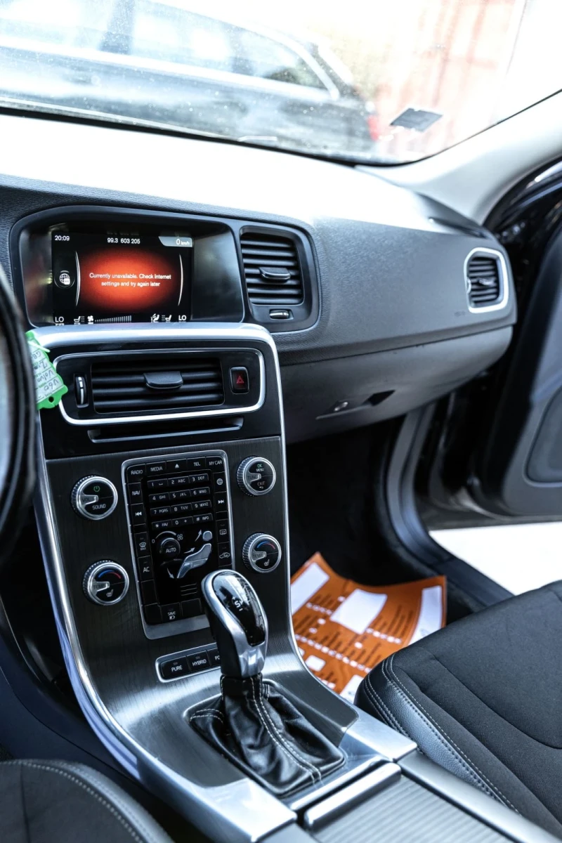 Volvo V60 Plug in Hybride , снимка 16 - Автомобили и джипове - 52337054