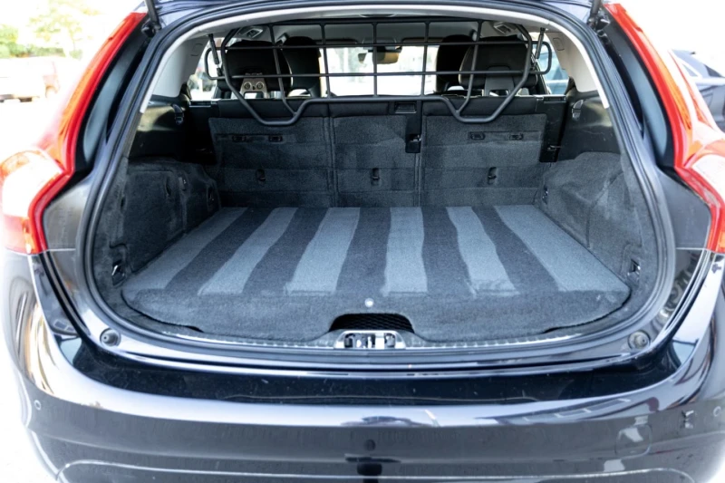 Volvo V60 Plug in Hybride , снимка 9 - Автомобили и джипове - 52337054