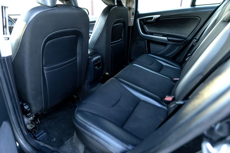Volvo V60 Plug in Hybride , снимка 8 - Автомобили и джипове - 52337054