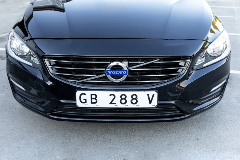 Volvo V60 Plug in Hybride , снимка 4 - Автомобили и джипове - 52337054