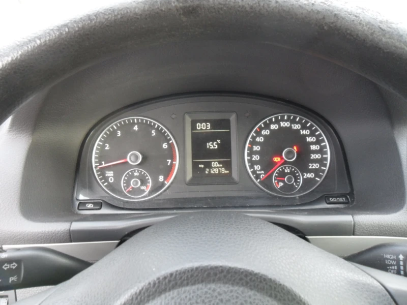 VW Touran 1.4 й 105 к.с 6 ск., снимка 10 - Автомобили и джипове - 52175242