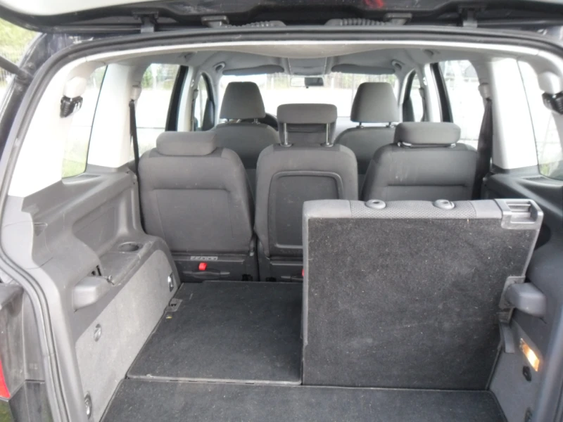 VW Touran 1.4 й 105 к.с 6 ск., снимка 9 - Автомобили и джипове - 52175242