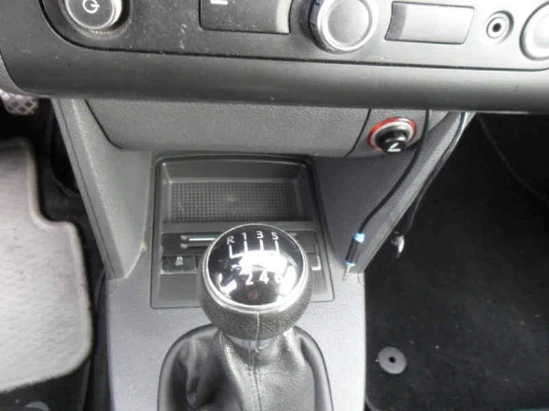 VW Touran 1.4 й 105 к.с 6 ск., снимка 12 - Автомобили и джипове - 52175242