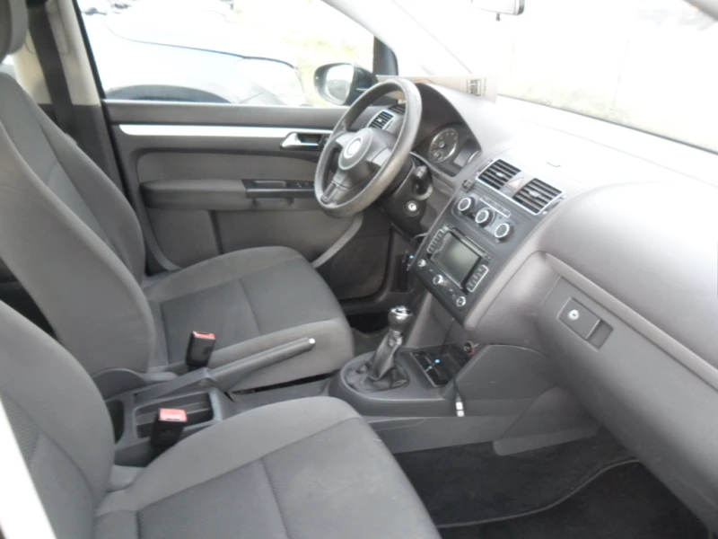 VW Touran 1.4 й 105 к.с 6 ск., снимка 6 - Автомобили и джипове - 52175242