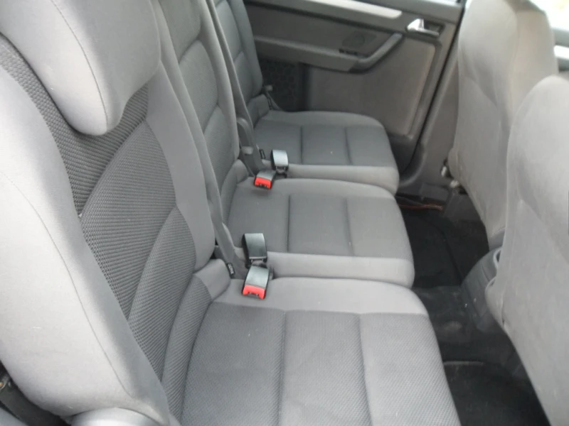 VW Touran 1.4 й 105 к.с 6 ск., снимка 8 - Автомобили и джипове - 52175242