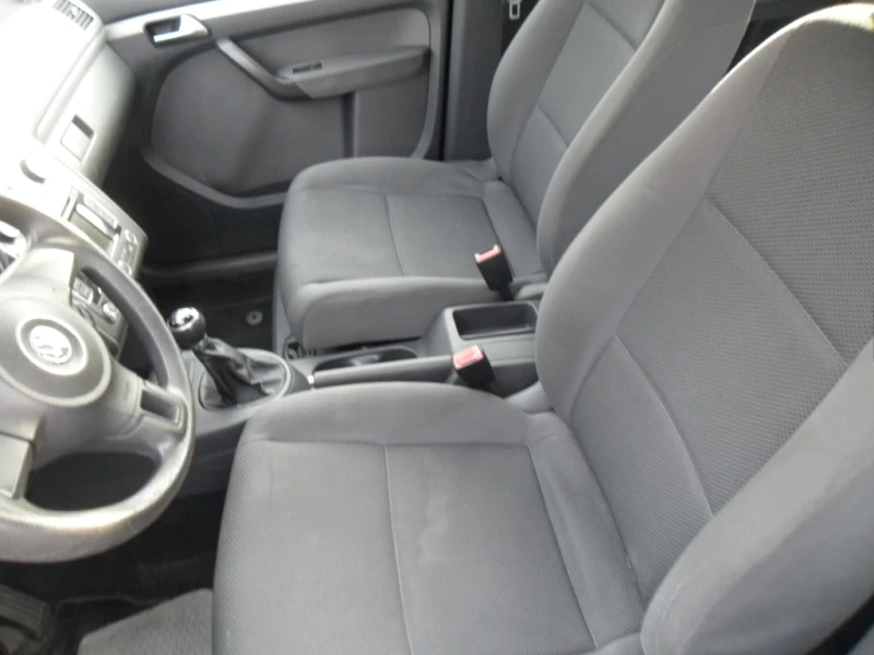 VW Touran 1.4 й 105 к.с 6 ск., снимка 14 - Автомобили и джипове - 52175242