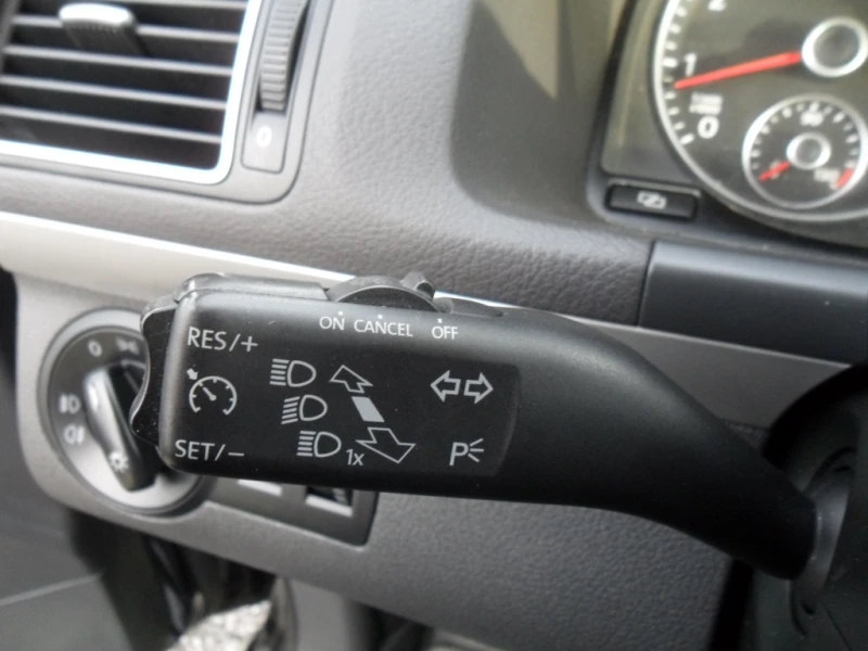 VW Touran 1.4 й 105 к.с 6 ск., снимка 13 - Автомобили и джипове - 52175242