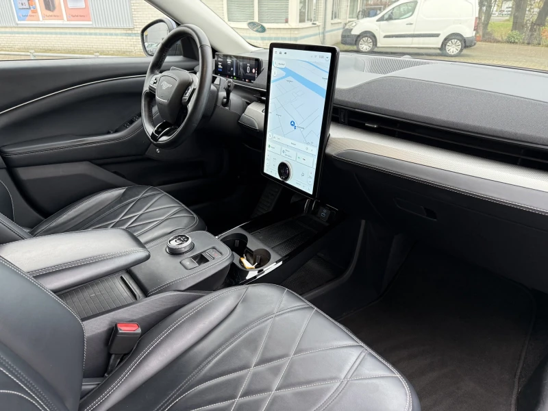 Ford Mustang Mach-E, снимка 10 - Автомобили и джипове - 52937425