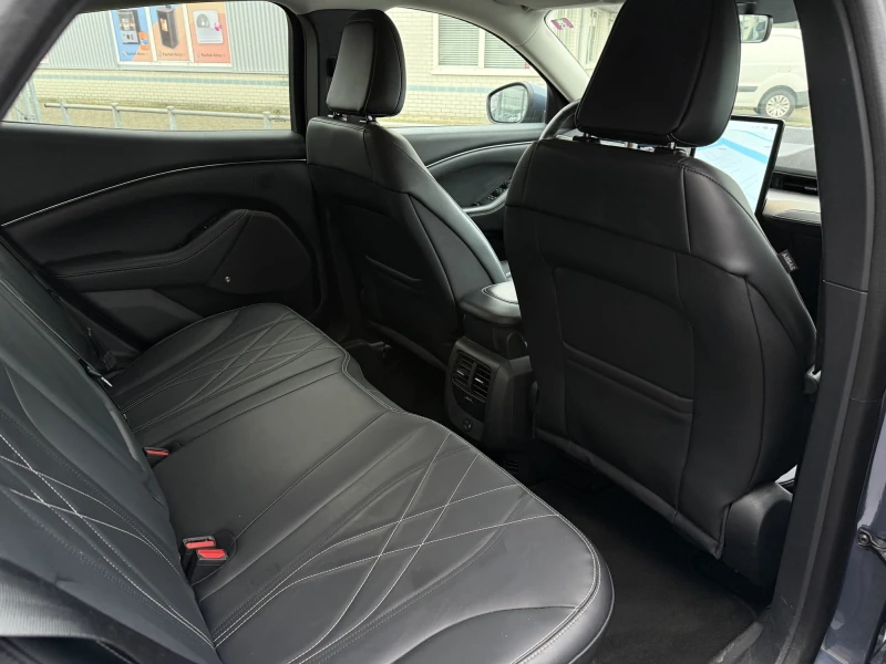 Ford Mustang Mach-E, снимка 9 - Автомобили и джипове - 52937425