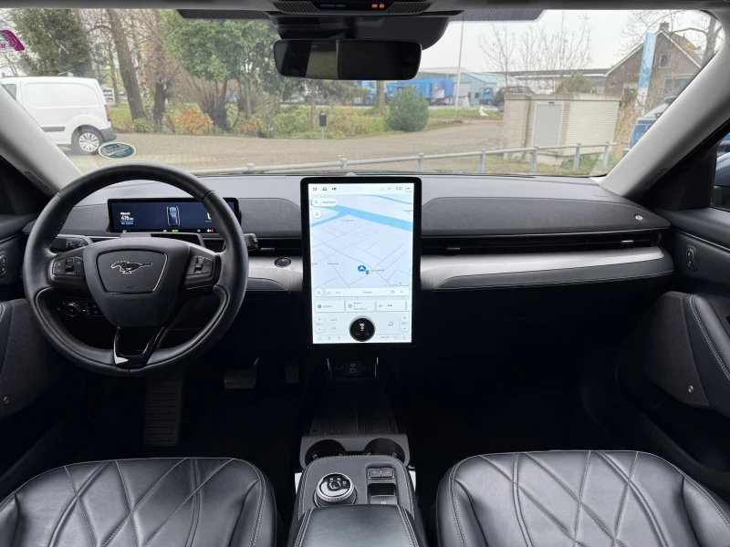 Ford Mustang Mach-E, снимка 7 - Автомобили и джипове - 52937425