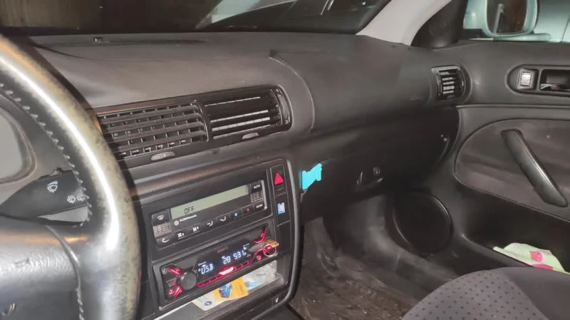 VW Passat, снимка 11 - Автомобили и джипове - 53102178