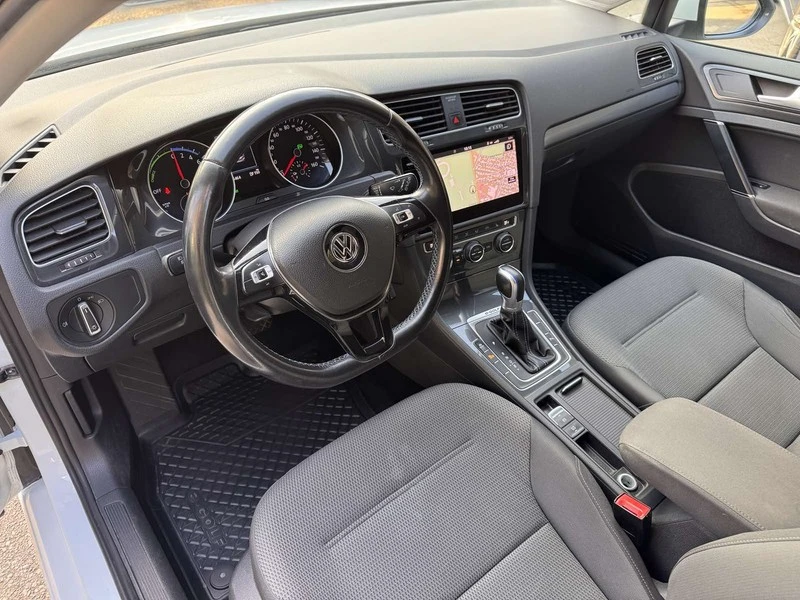 VW Golf е, снимка 8 - Автомобили и джипове - 52882158