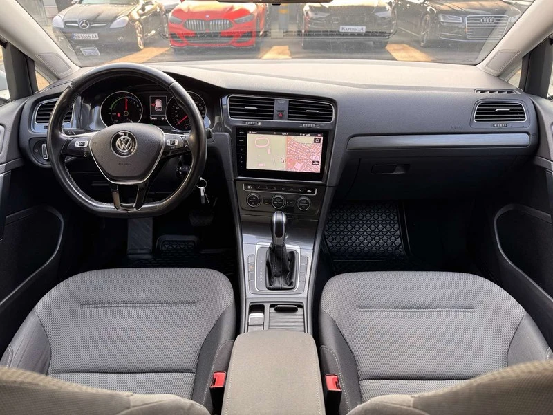 VW Golf е, снимка 10 - Автомобили и джипове - 52882158