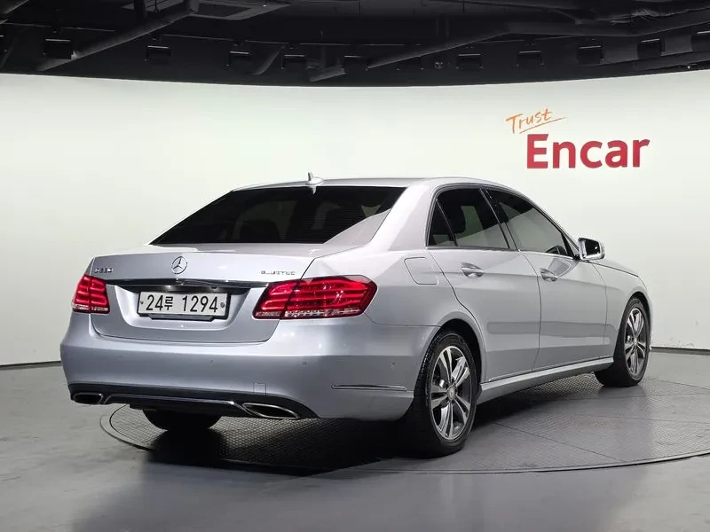 Mercedes-Benz E 220 Bluetech Avantgarde, снимка 2 - Автомобили и джипове - 53872179