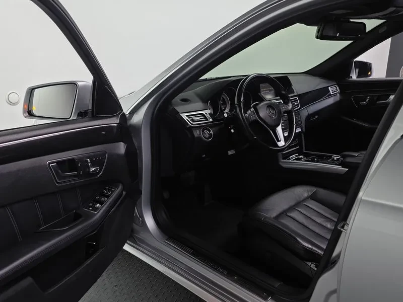 Mercedes-Benz E 220 Bluetech Avantgarde, снимка 10 - Автомобили и джипове - 53872179