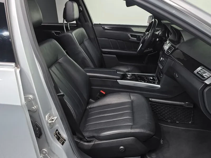 Mercedes-Benz E 220 Bluetech Avantgarde, снимка 11 - Автомобили и джипове - 53872179