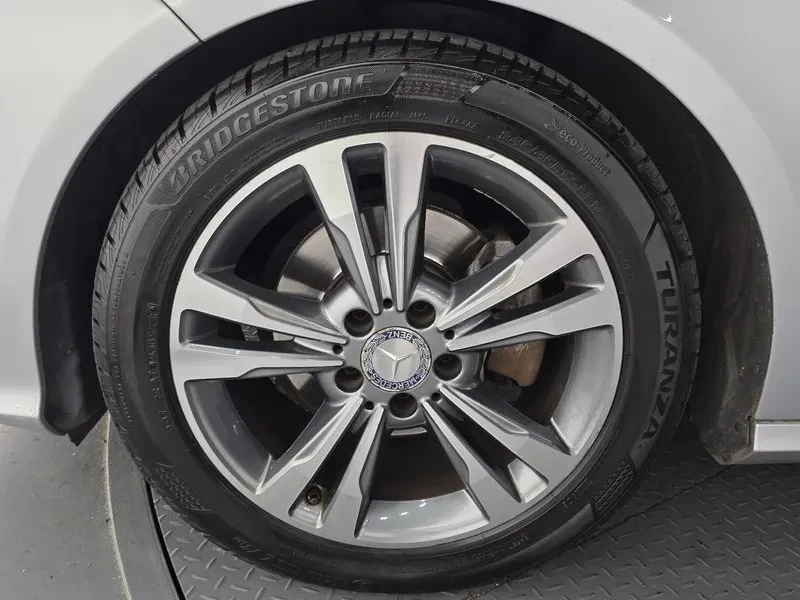 Mercedes-Benz E 220 Bluetech Avantgarde, снимка 5 - Автомобили и джипове - 53872179