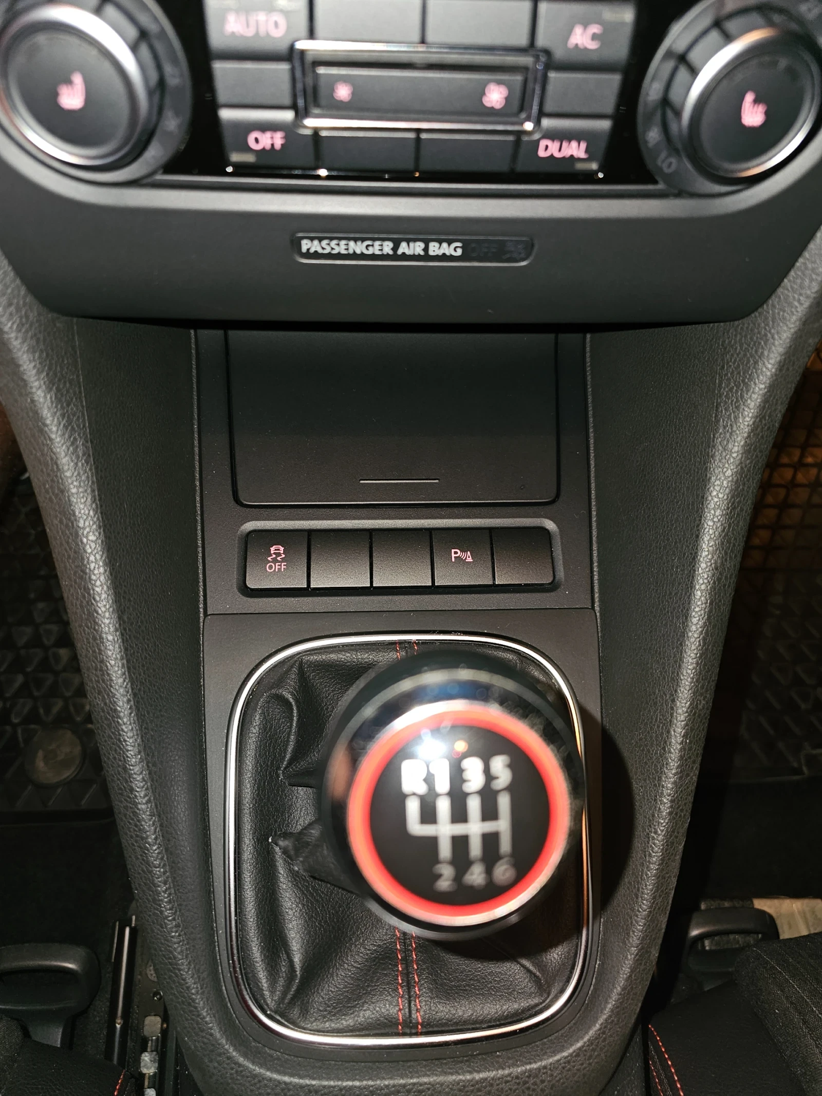 VW Golf VI GTI Adidas Edition - изображение 7